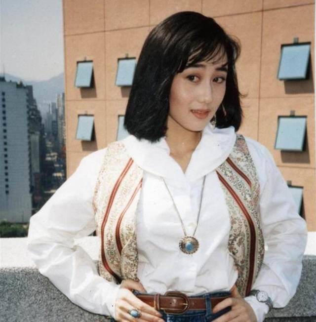 利智我曾经被歧视周润发和曾志伟都欺负我只有张国荣对我好