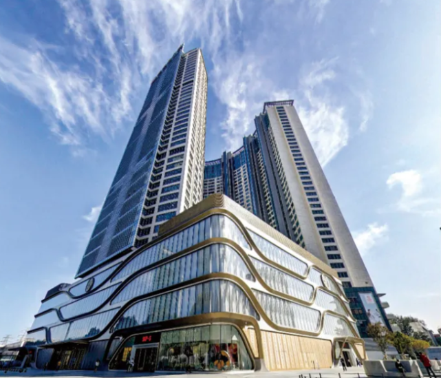 北京佳兆业广场,是一个集合了住宅,投资性物业,商业和停车设施的综合