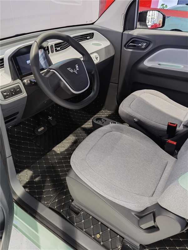 安全性暴增!宏光mini ev马卡龙到店实拍:安全气囊,倒车影像终上车