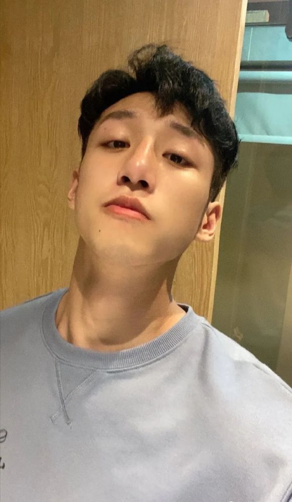 央媒报道网红小伙放弃60万年薪当兵,瞬间翻车秒删原文_腾讯新闻