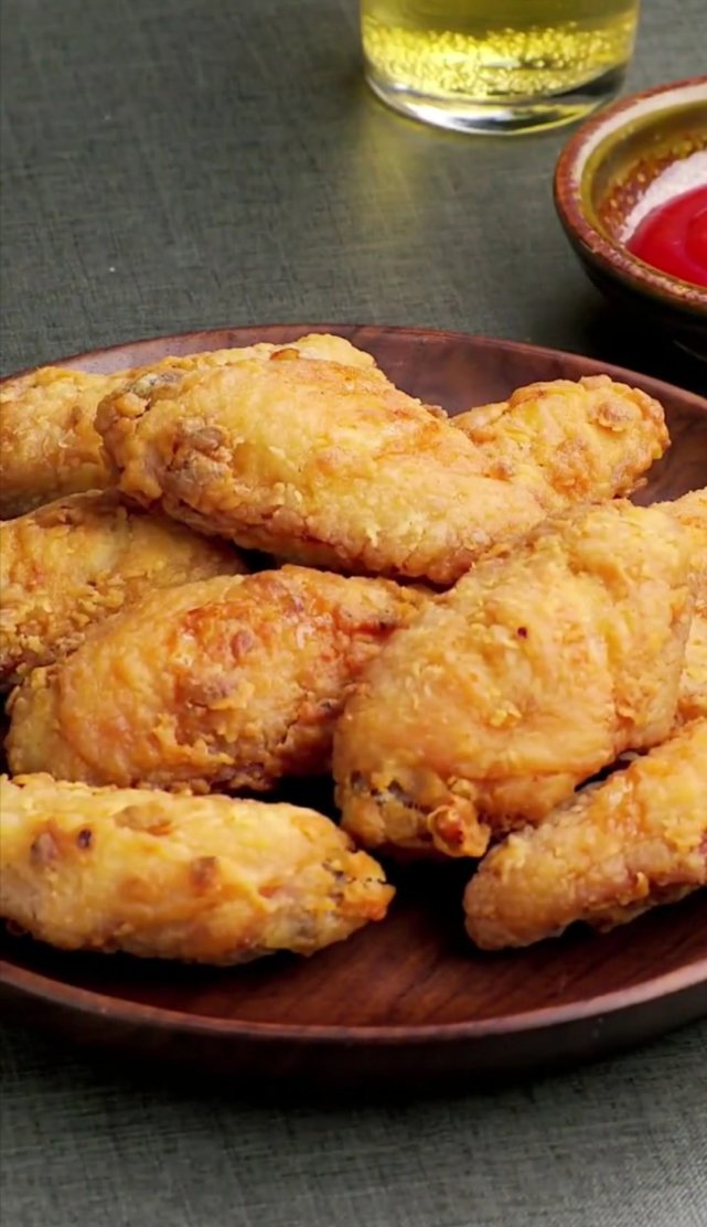 【蒜香酥皮炸鸡翅】有没有喜欢蒜香味儿