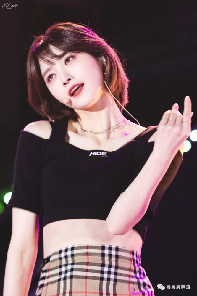 今天在微博刷到的时候评论竟然有人在问这个漂亮妹妹是谁,我们艾迪