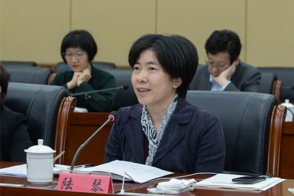 化,推进大中小学思政课一体化等方面汇报了奉贤区中小学思想政治教育