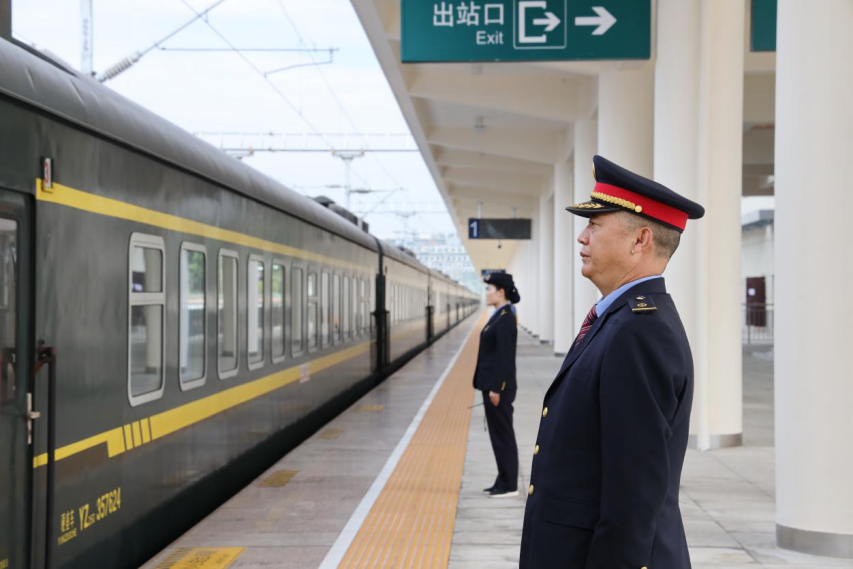 普雄—攀枝花5633/5634次旅客列车,西昌—成都t8866/t8865次旅客列车