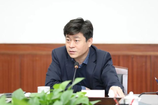 李哲在区委专题会议上强调把项目建设摆在突出位置紧抓不放推动落地