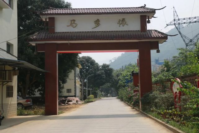 河口县南溪镇马多依下寨民族团结花开艳壮乡振兴幸福来