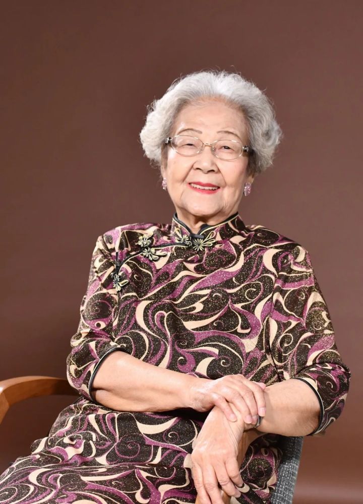 杏林往事|梁秀龄:年近九旬仍在一线,"因为病人需要,我愿意做这个傻瓜"