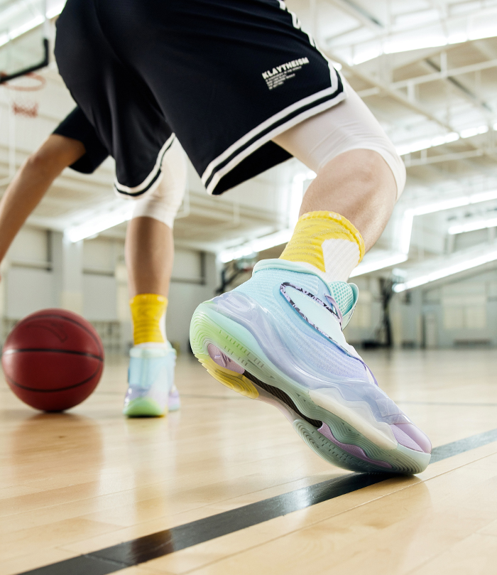 安踏的配色设计能力让人感到惊讶