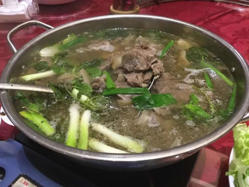 俗话说:"狗肉滚三滚,神仙站不稳",我国哪里的人最爱吃狗肉?