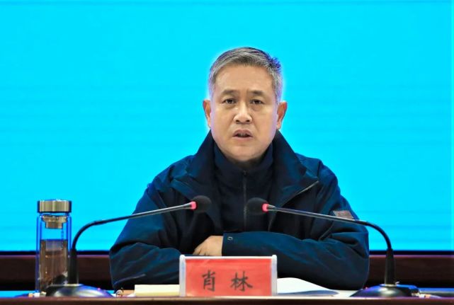 会精神,认真贯彻落实自治区党委九届十一次全会和地委(扩大)会议精神