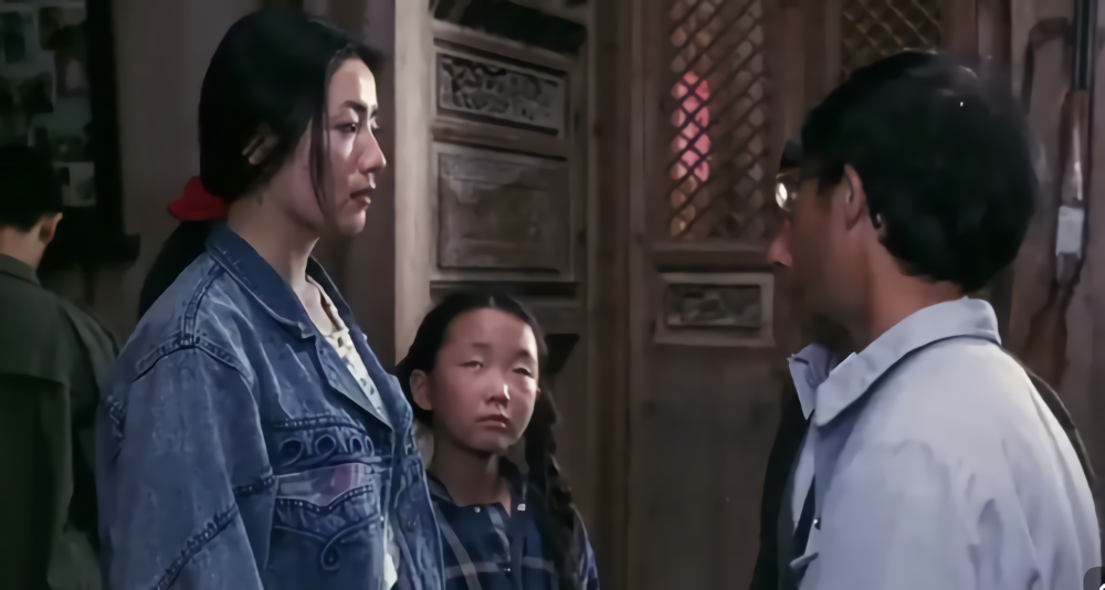 《复活的罪恶》人贩子自称女孩丈夫,当街把人拉走,无人理会_腾讯新闻