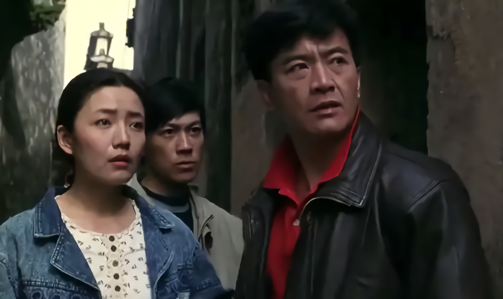 《复活的罪恶》人贩子自称女孩丈夫,当街把人拉走,无人理会_腾讯新闻