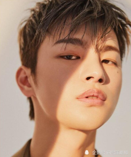 演员徐仁国神秘气息的海报公开了