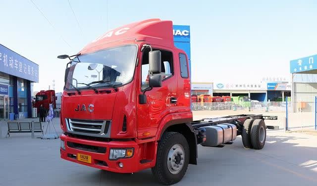 68米全新中卡来袭江淮德沃斯大金牛只要1238万元