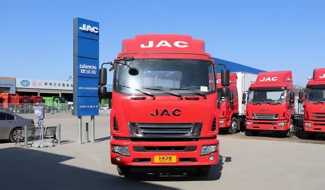 68米全新中卡来袭江淮德沃斯大金牛只要1238万元