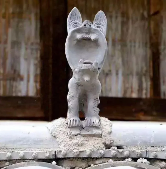 瓦猫:云南民居屋脊上的神兽