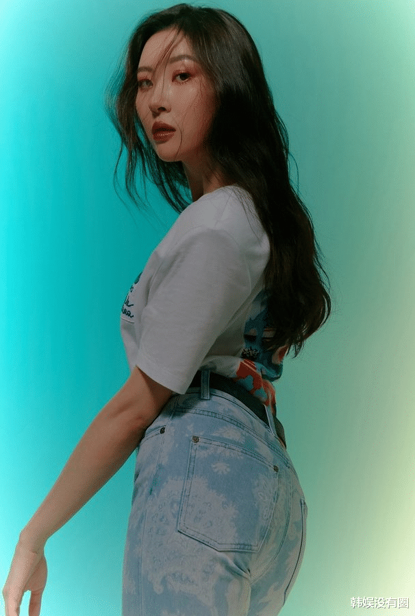 李宣美"时尚画报"公开,大秀完美身材