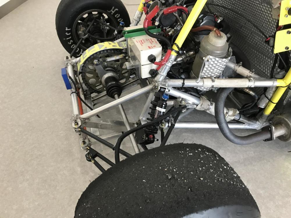 变速箱,差速器,最终传到半轴上的扭矩车轮半径就可以算出最终的牵引力