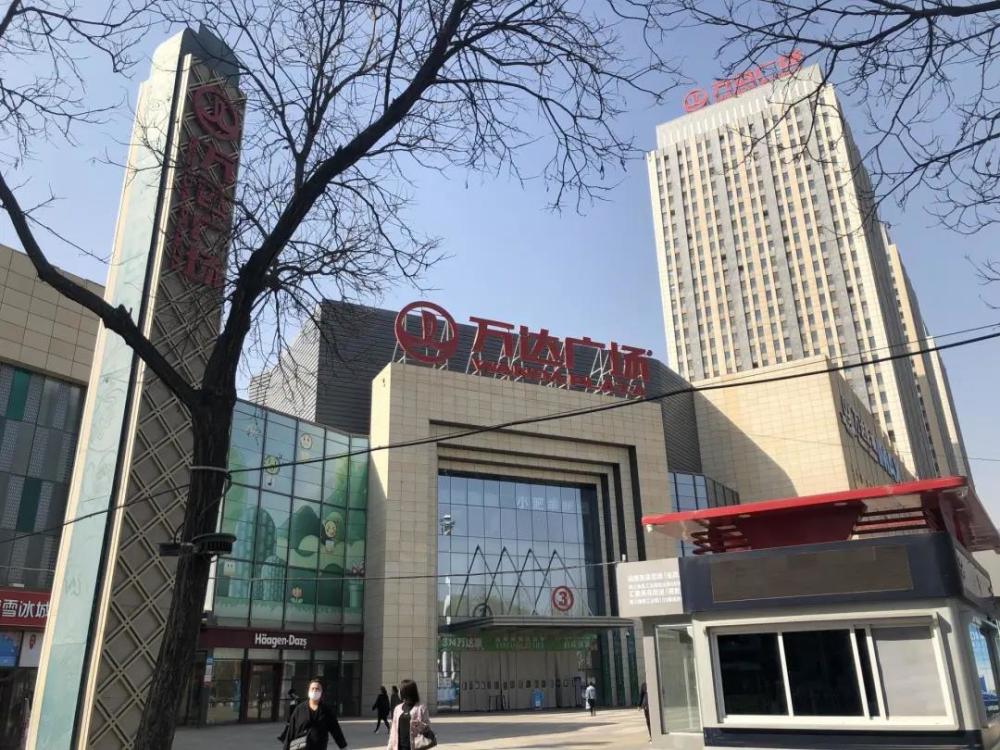 金凤区万达广场 图片来源 / 燃财经拍摄出生并成长于宁夏银川市,何生