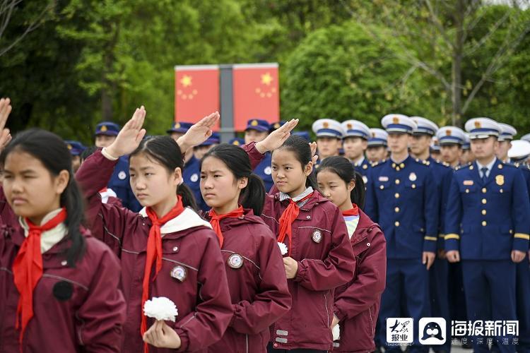 2021年4月1日,在江蘇省太倉市瀏河烈士陵園,祭掃革命先烈的黨政機關