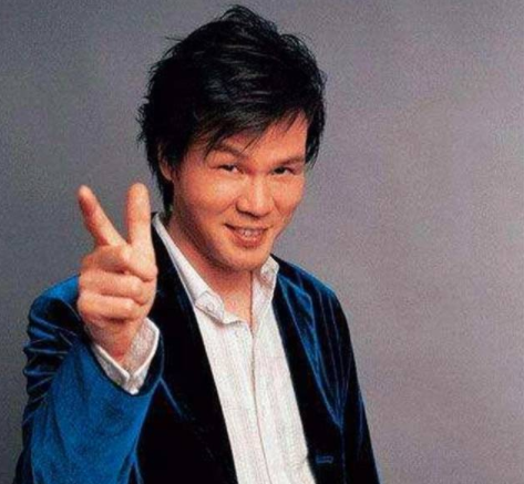 主持人李彬消失多年罕见露面,因吃药眼肿成一条缝,他经历了啥?