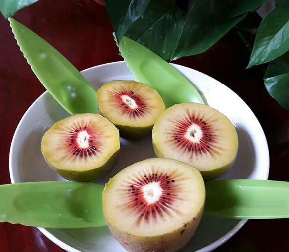 松花皮蛋是绵竹市的特产,皮蛋质量特佳.