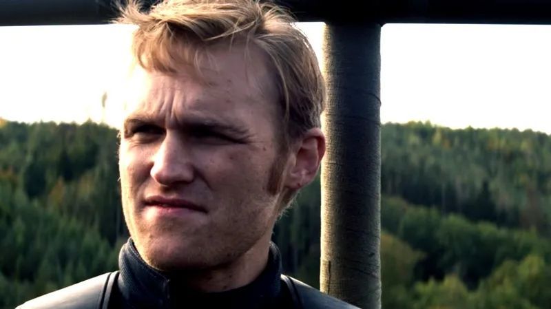 在《猎鹰冬兵》中出演政府选定的"新任美队"约翰·沃克的怀亚特·罗素