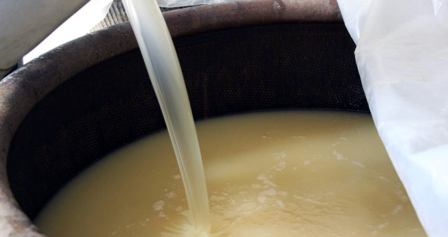 到西晋建国之前,在三国时期就已闻名中原,衡阳最早的酒叫做"醽醲酒"