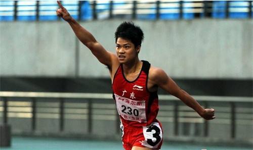 全国锦标赛,当时击败名将胡凯夺冠,与同期苏炳添相比,黄永炼不落下风