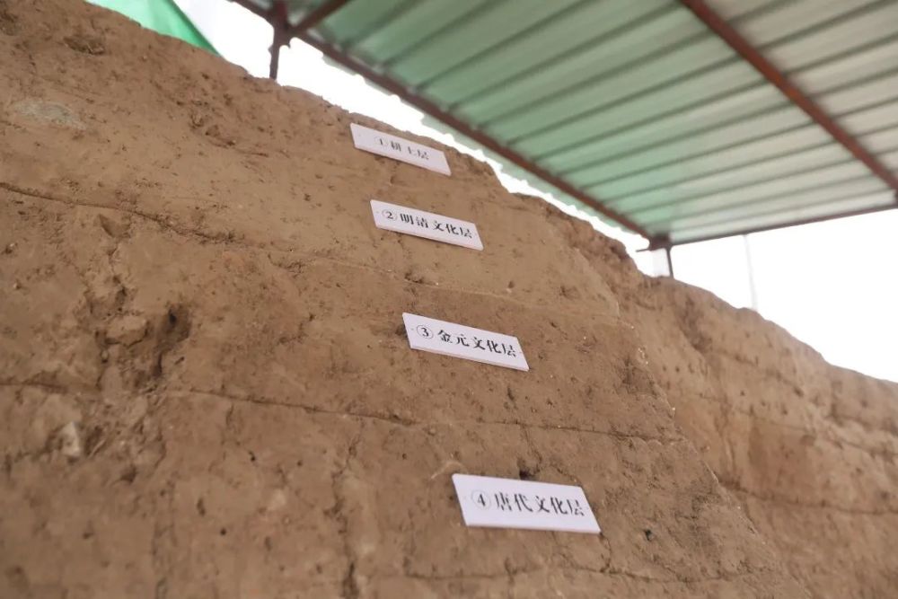 琉璃河遗址发现成规模夯土建筑基址