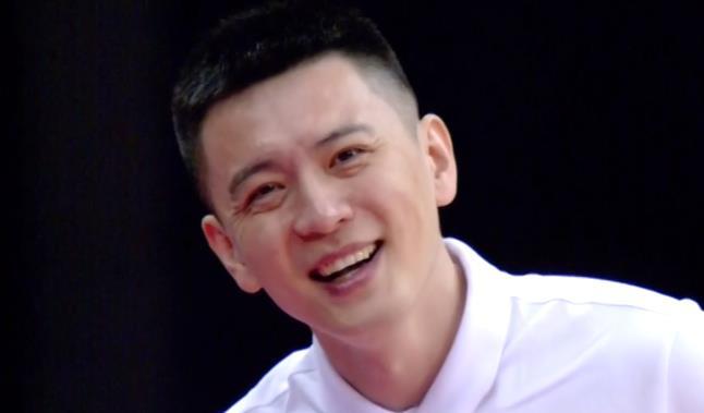 夺冠大热门拒绝18分被翻盘裁判再次抢镜杨鸣多次苦笑表达无奈