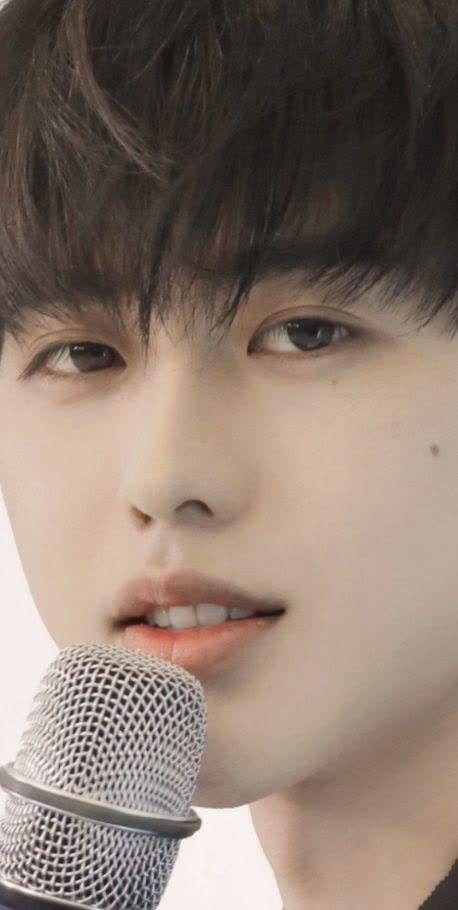 蔡徐坤:我卸了,鹿晗:我卸妆了,王一博:你们聊