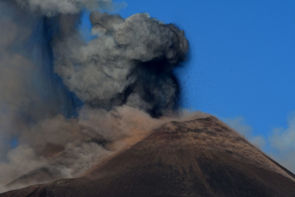 外代二線埃特納火山噴發