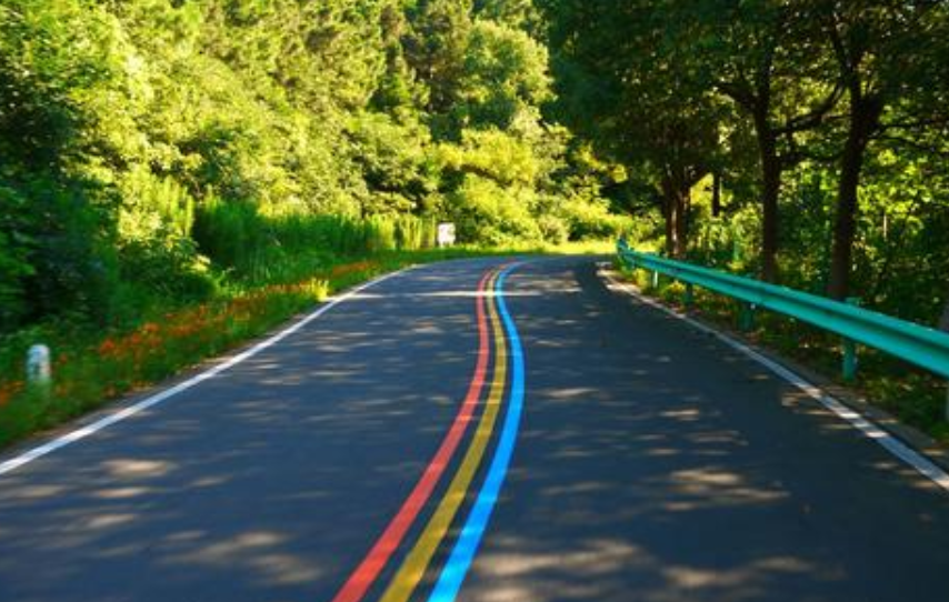 一个适合自驾游的地方,坐拥彩虹公路,是"最美小康之路"_腾讯新闻