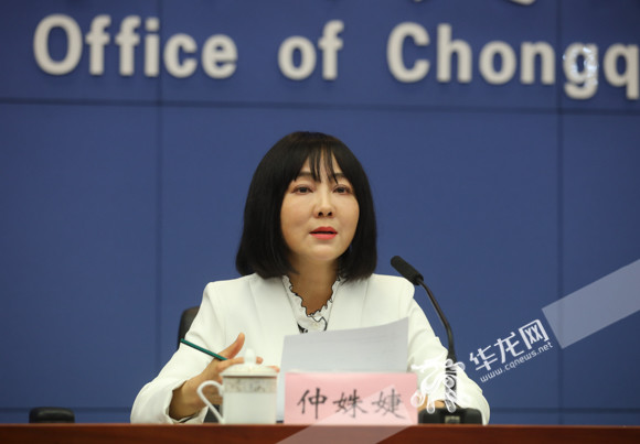 市医疗保障局副局长仲姝婕回答记者提问.