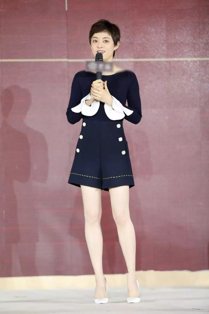 孙俪对身材真够"自信",裸色连体裤的穿搭尤为性感,高挑纤瘦!_腾讯新闻