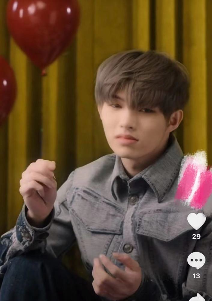 《青3》封面:邓孝慈无精打采,刘隽被迫营业,点赞暴露真实人气