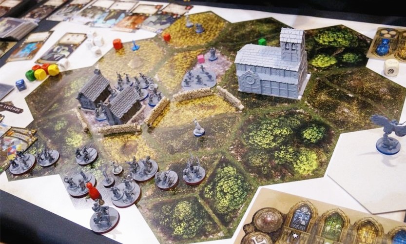 无独有偶,另一款美式大作《神话战争:万神殿》中不单有暴击骰子和达标