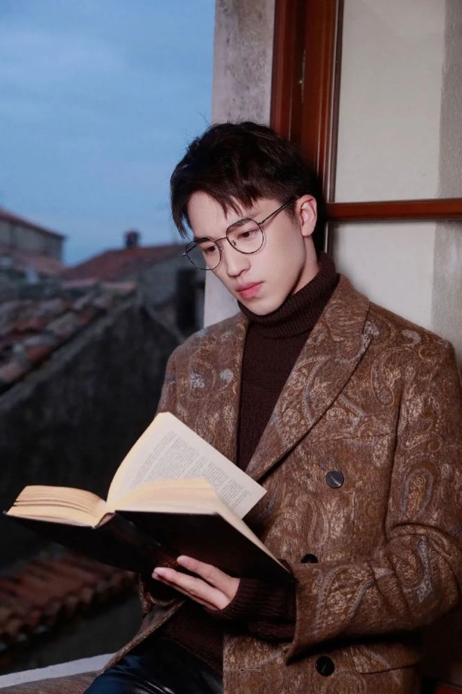 龚俊斯文"眼镜杀"解锁新封面!戴上眼镜的男明星们简直太绝了!_腾讯新