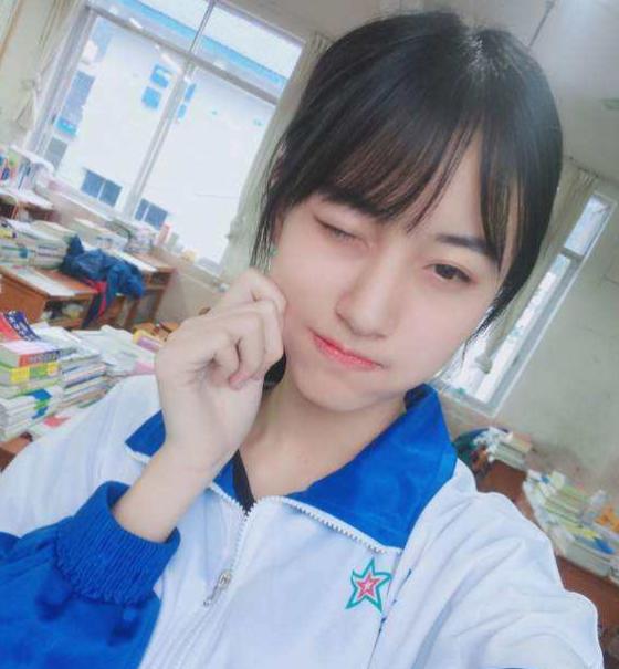 初中女生自认为"很仙"的4个行为,老师和男生却很嫌弃:没眼看