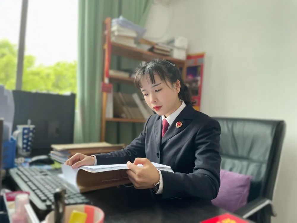 郑小霞守护正义的一片美丽霞光