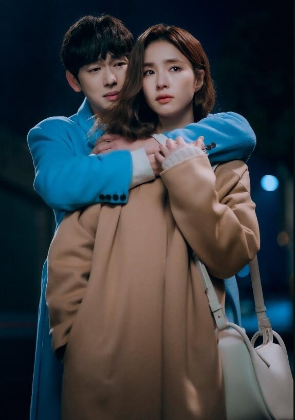 runon男主与申世景满屏的cp感凭借超高颜值搭配取胜