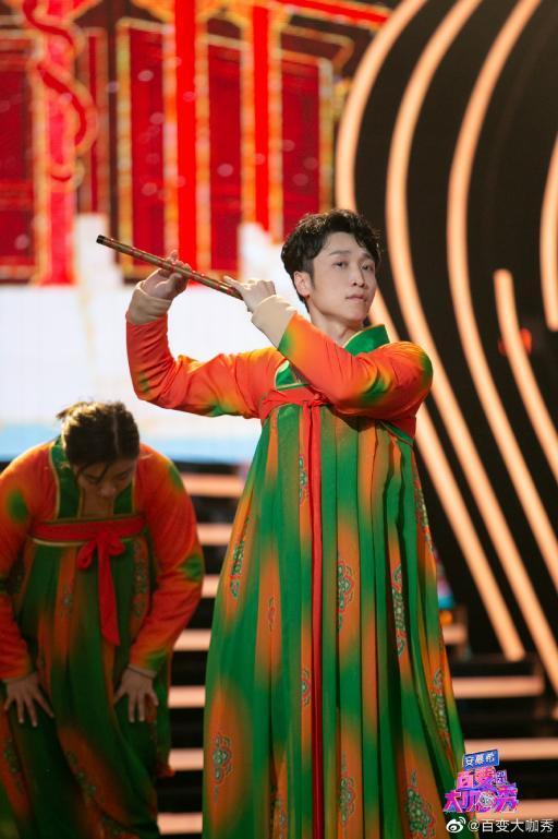 刘嘉玲空降张海宇搭档锤娜丽莎化身唐宫少女百变大咖秀今晚十点播出