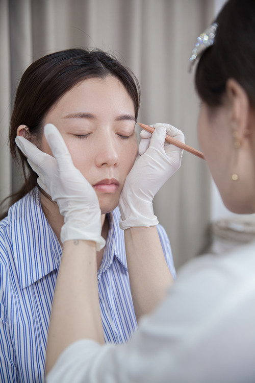 纹眉的艺术感丨纹绣师的专业审美有多重要