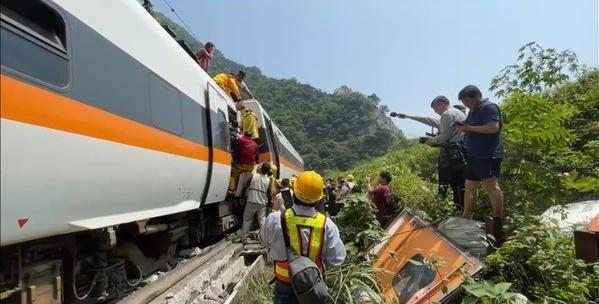 台湾史上最严重列车事故3大问题浮出必须检讨 腾讯新闻
