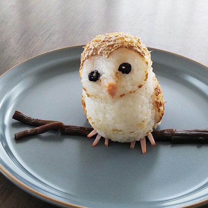 平时也会研究动物的模样来制作,例如要做动物造型的饭团就会努力边