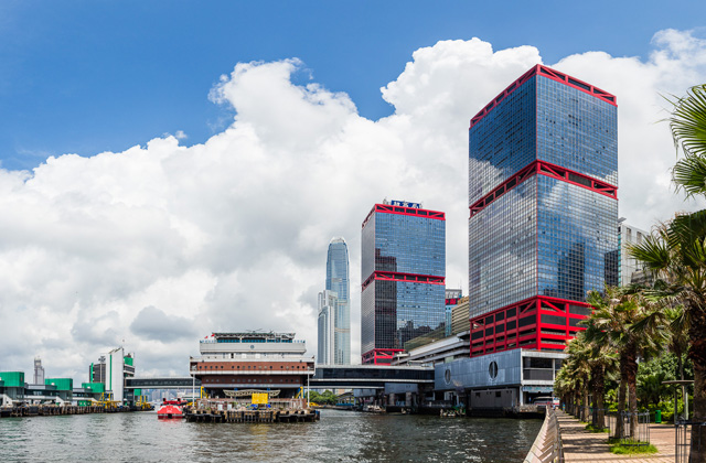 242)在港澳地產市場佔重要地位亦成功打造澳門壹號廣場,香港信德中心