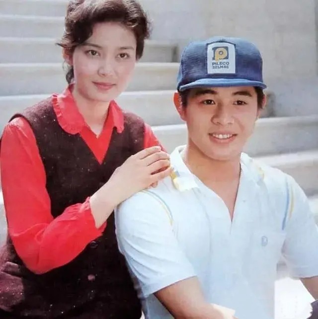 35张绝版明星罕见老照片,全认识的,说明你真的老了