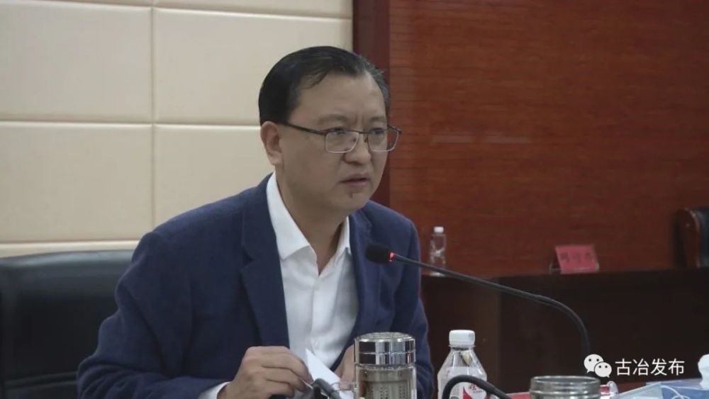 区委书记朱文军主持召开八个发展工作调度会