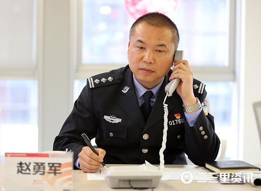 治安局110指挥中心接热线指挥中心副主任电话里耐心劝说轻生女子
